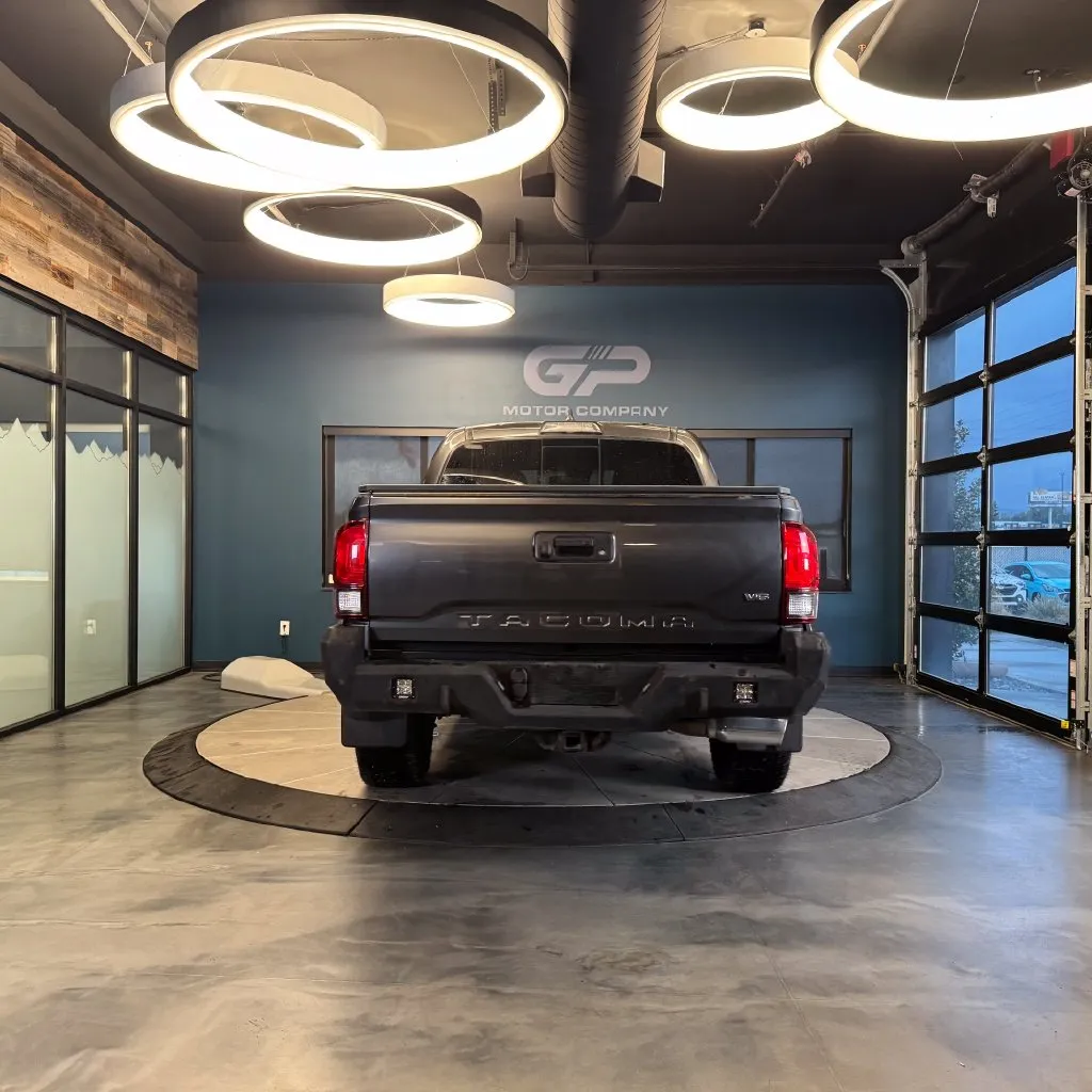 Toyota Tacoma photo 4