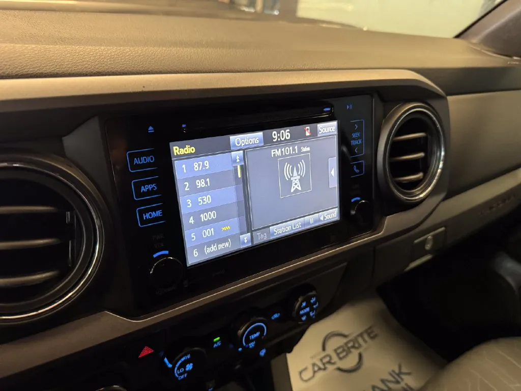 Toyota Tacoma photo 13
