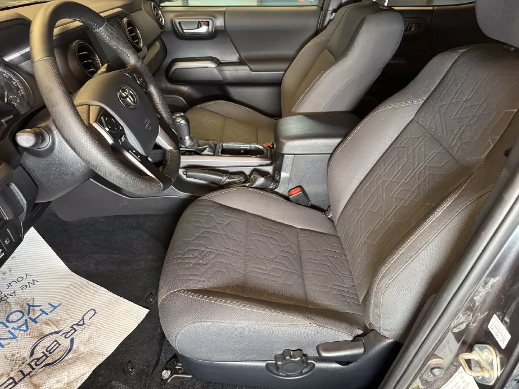 Toyota Tacoma photo 19