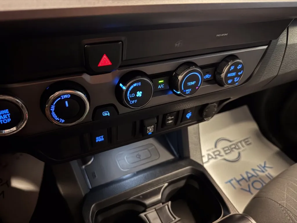 Toyota Tacoma photo 15