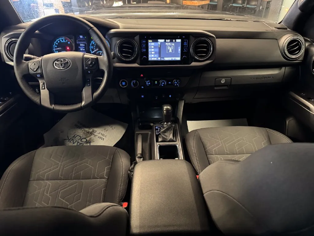 Toyota Tacoma photo 9