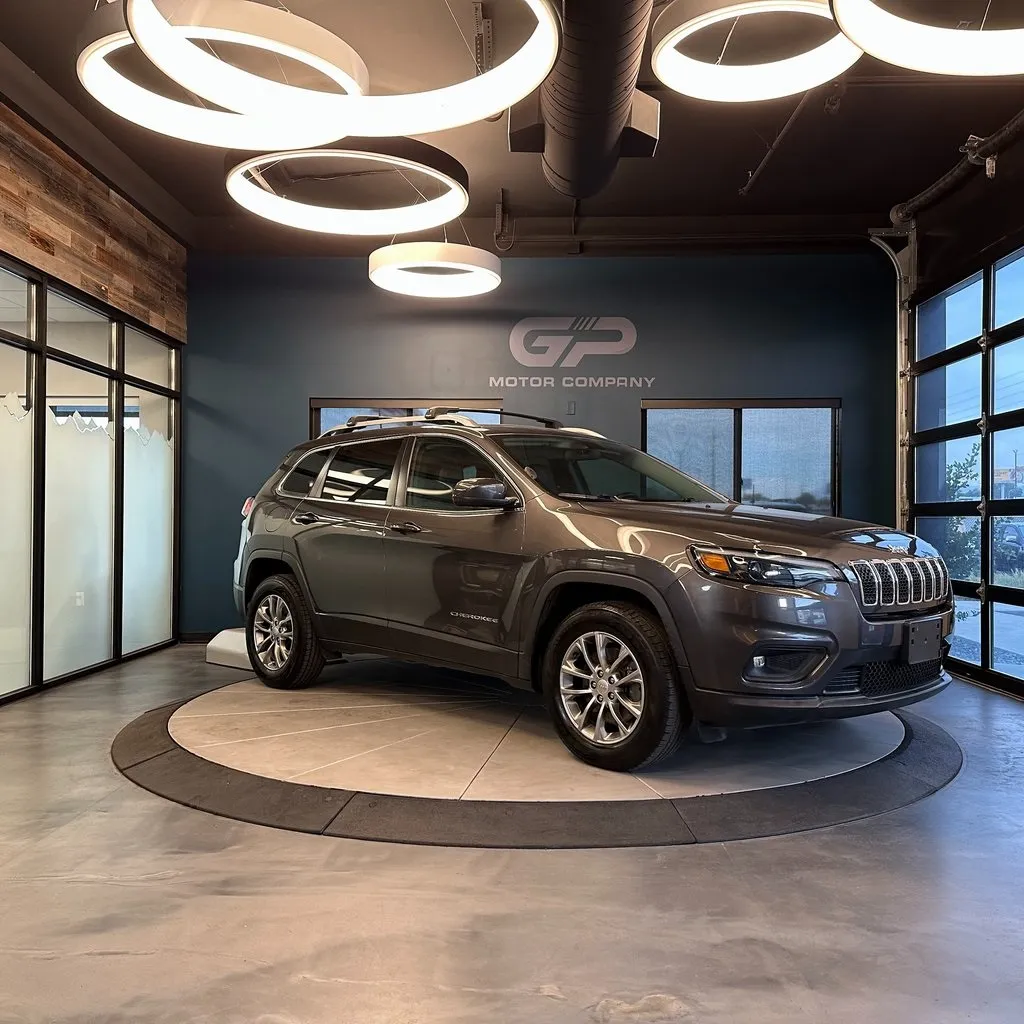 Gray 2019 Jeep Cherokee Latitude Plus for sale in Kaysville, UT