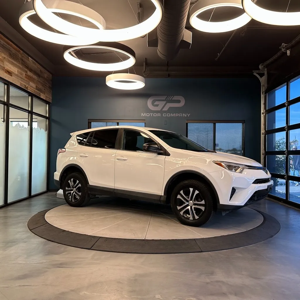 White 2018 Toyota RAV4 LE for sale in Kaysville, UT