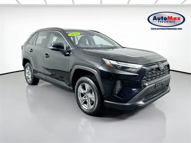 2024 Toyota RAV4 XLE's photo