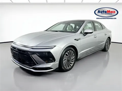 More photos of 2024 Hyundai Sonata Hybrid Limited at AutoMax Preowned Framingham, MA