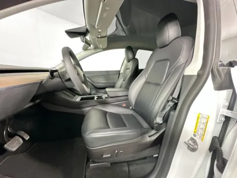 More photos of 2022 Tesla Model Y Long Range at AutoMax Preowned Framingham, MA
