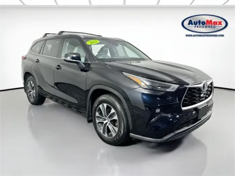 Black 2022 Toyota Highlander XLE for sale in Framingham, MA
