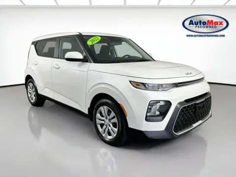 White 2022 Kia Soul LX for sale in Framingham, MA