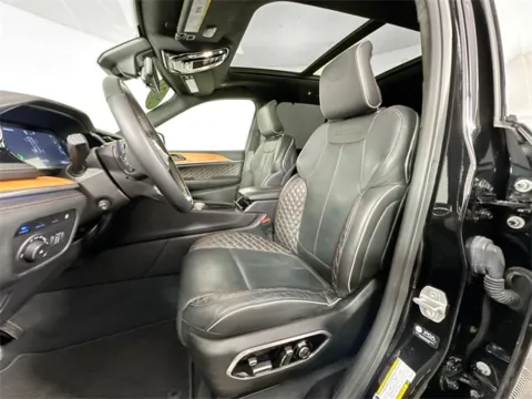 More photos of 2022 Jeep Grand Cherokee Summit Reserve 4xe at AutoMax Preowned Framingham, MA