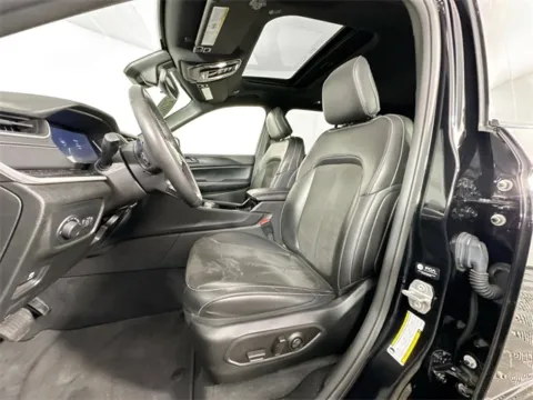 More photos of 2023 Jeep Grand Cherokee Altitude at AutoMax Preowned Framingham, MA