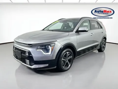 More photos of 2023 Kia Niro SX at AutoMax Preowned Framingham, MA