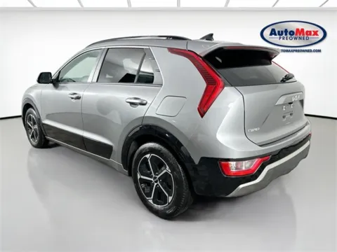 More photos of 2023 Kia Niro SX at AutoMax Preowned Framingham, MA