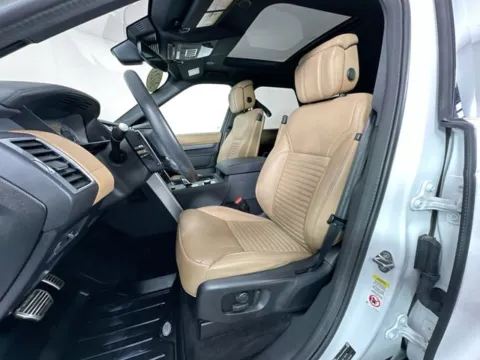 More photos of 2023 Land Rover Discovery S R-Dynamic at AutoMax Preowned Framingham, MA