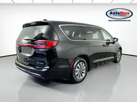 Photos of 2024 Chrysler Pacifica Hybrid Select for sale in Framingham, MA at AutoMax Preowned Framingham