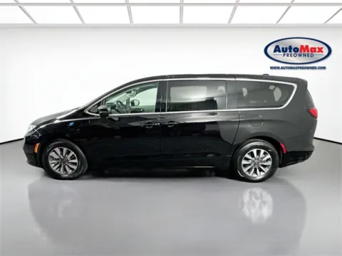 More photos of 2024 Chrysler Pacifica Hybrid Select at AutoMax Preowned Framingham, MA