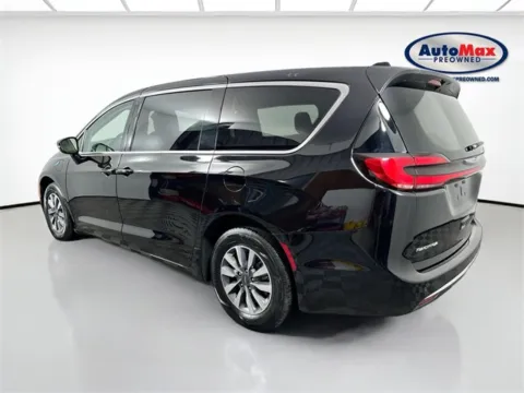 More photos of 2024 Chrysler Pacifica Hybrid Select at AutoMax Preowned Framingham, MA