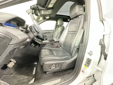 More photos of 2022 Land Rover Range Rover Evoque R-Dynamic SE at AutoMax Preowned Framingham, MA