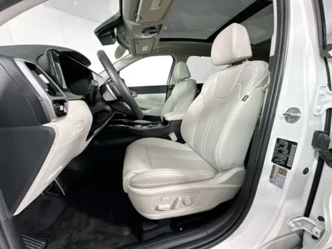 More photos of 2023 Kia Sorento Plug-In Hybrid SX Prestige at AutoMax Preowned Framingham, MA
