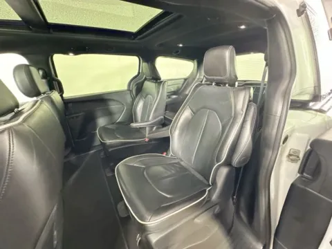 More photos of 2024 Chrysler Pacifica Hybrid Select at AutoMax Preowned Framingham, MA