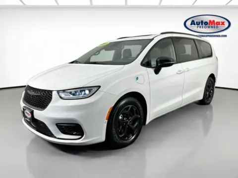 More photos of 2024 Chrysler Pacifica Hybrid Select at AutoMax Preowned Framingham, MA