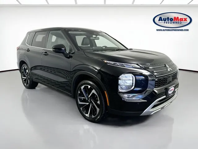 Black 2023 Mitsubishi Outlander SE for sale in Framingham, MA