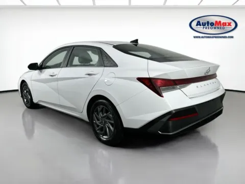 More photos of 2024 Hyundai Elantra SEL at AutoMax Preowned Framingham, MA