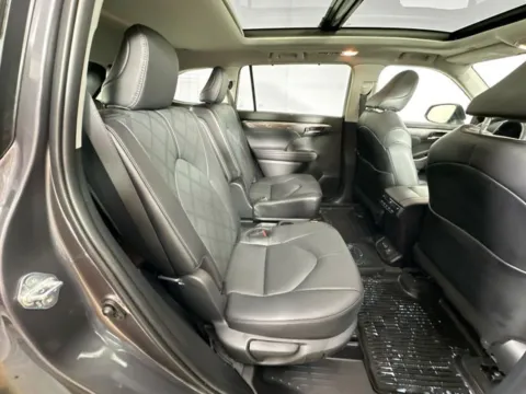 More photos of 2024 Toyota Highlander Platinum at AutoMax Preowned Framingham, MA