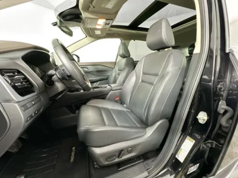 More photos of 2023 Nissan Rogue SL at AutoMax Preowned Framingham, MA