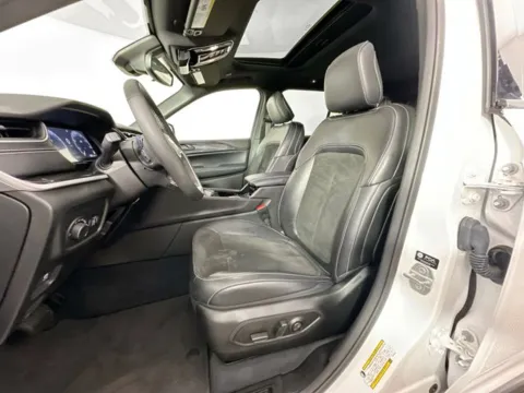 More photos of 2023 Jeep Grand Cherokee Altitude at AutoMax Preowned Framingham, MA