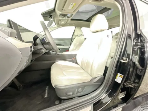 More photos of 2024 Hyundai Sonata Hybrid Limited at AutoMax Preowned Framingham, MA