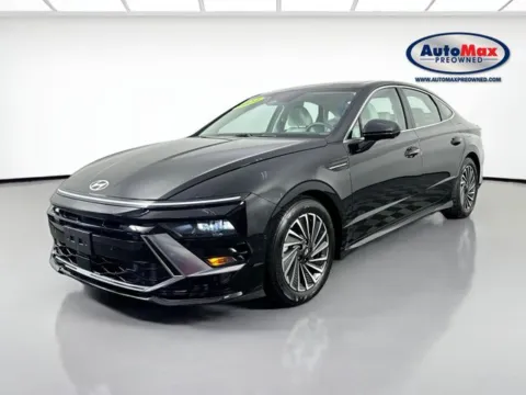 More photos of 2024 Hyundai Sonata Hybrid Limited at AutoMax Preowned Framingham, MA