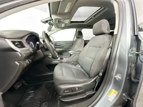 More photos of 2020 GMC Acadia SLE at AutoMax Preowned Framingham, MA