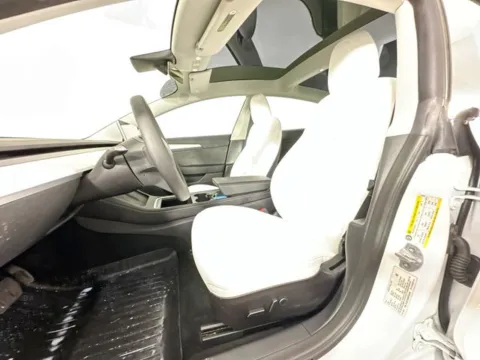 More photos of 2022 Tesla Model 3 Long Range at AutoMax Preowned Framingham, MA