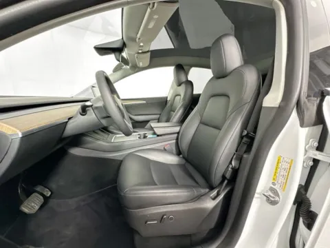 More photos of 2022 Tesla Model Y Long Range at AutoMax Preowned Framingham, MA