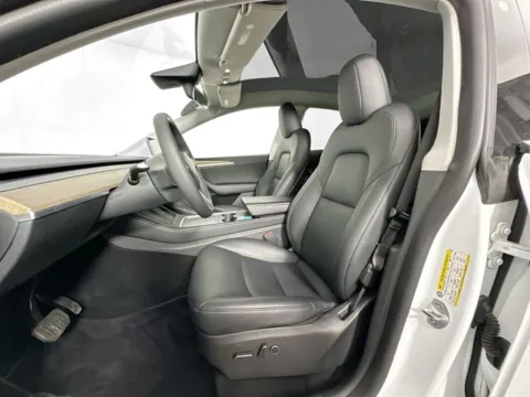 More photos of 2022 Tesla Model Y Long Range at AutoMax Preowned Framingham, MA