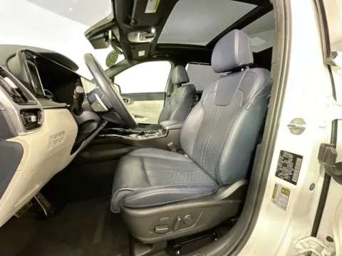 More photos of 2023 Kia Sorento Plug-In Hybrid SX Prestige at AutoMax Preowned Framingham, MA