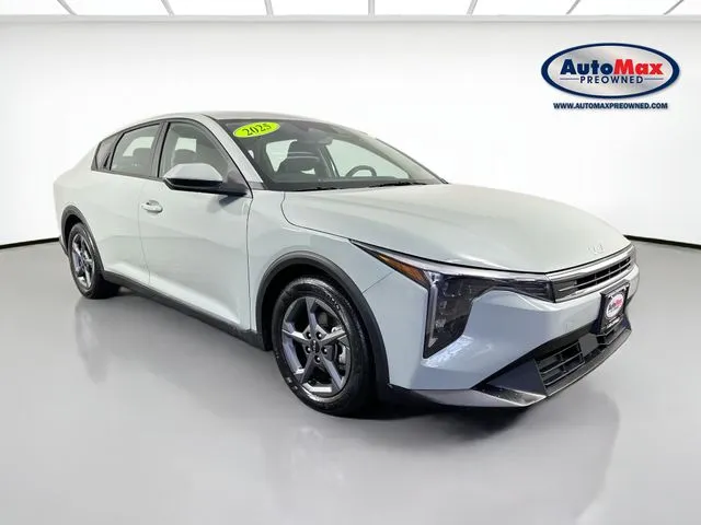 2025 Kia K4 LXS AT's photo