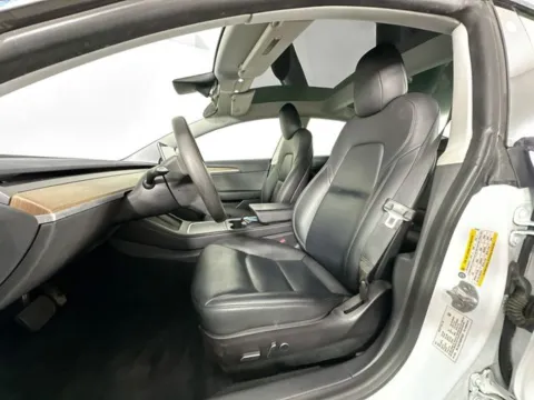 More photos of 2021 Tesla Model 3 Long Range at AutoMax Preowned Framingham, MA