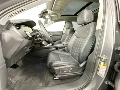 More photos of 2021 Audi e-tron Prestige at AutoMax Preowned Framingham, MA