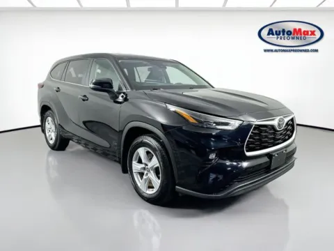 Black 2024 Toyota Highlander LE for sale in Framingham, MA