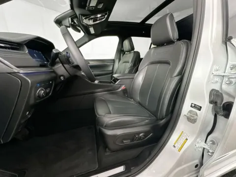 More photos of 2023 Jeep Grand Cherokee Overland 4xe at AutoMax Preowned Framingham, MA