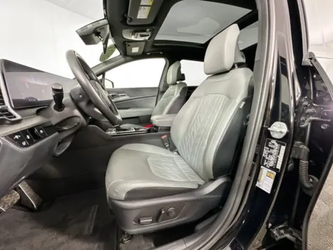 More photos of 2023 Kia Sportage X-Pro Prestige at AutoMax Preowned Framingham, MA