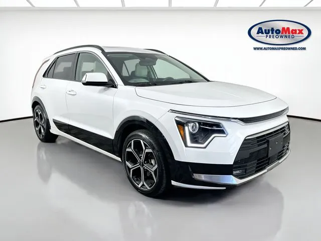 White 2023 Kia Niro EX Touring for sale in Framingham, MA