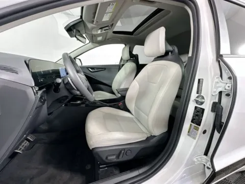 More photos of 2023 Kia Niro EX Touring at AutoMax Preowned Framingham, MA