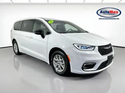 White 2025 Chrysler Pacifica Select for sale in Framingham, MA