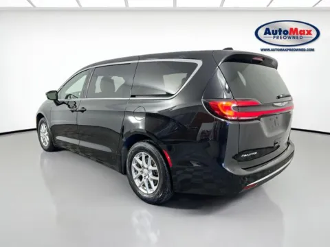 More photos of 2025 Chrysler Pacifica Select at AutoMax Preowned Framingham, MA