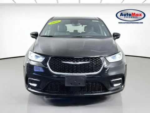 Photos of 2025 Chrysler Pacifica Select for sale in Framingham, MA at AutoMax Preowned Framingham