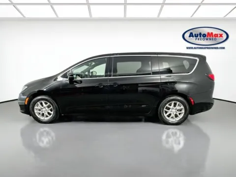 More photos of 2025 Chrysler Pacifica Select at AutoMax Preowned Framingham, MA