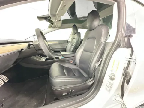 More photos of 2021 Tesla Model 3 Performance at AutoMax Preowned Framingham, MA