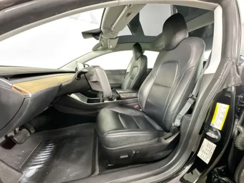 More photos of 2020 Tesla Model 3 Long Range at AutoMax Preowned Framingham, MA